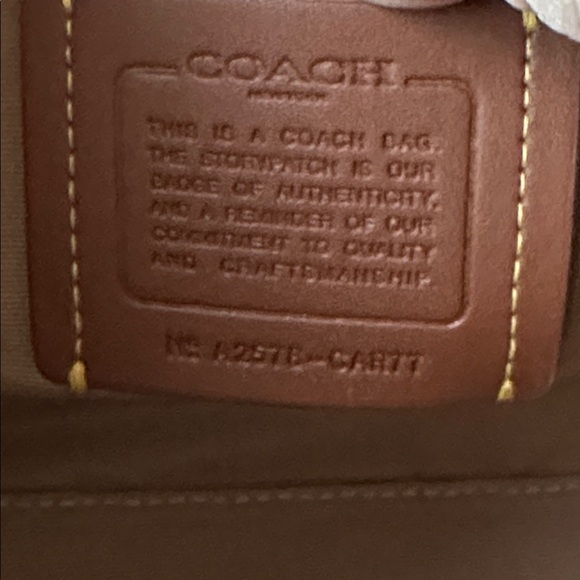 Coach 2025 Smith Leather Tote 25 .NWT Dust Bag. MSRP $378 FLASH SALE - Picture 8 of 9